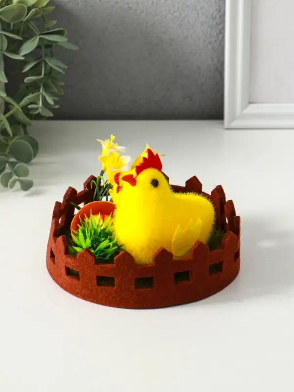 Сувенир пасхальный "Курочка с цыплятами на лужайке с забором" 12,5х12,5х8,5 см