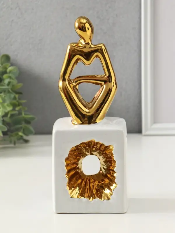 Сувенир керамика "Задумчивый человек" белый с золотом 7х9,5х26 см