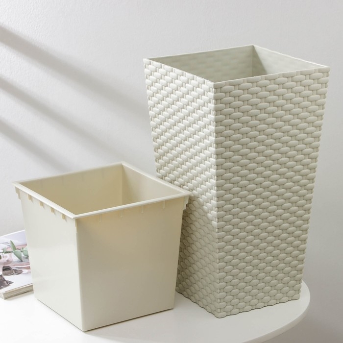 Кашпо для цветов со вставкой &laquo;Ротанг&raquo;, вставка 4,9 л, цвет белый