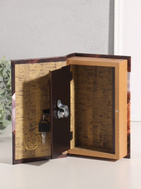 Сейф-книга дерево кожзам "Приключения и путешествия" 21х13х5 см