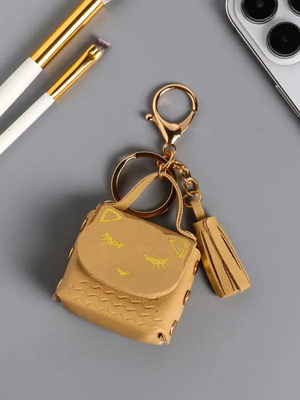 Брелок кожзам с карабином, с кистью "Сумочка. Котик" сливочный 5х2,5х6 см