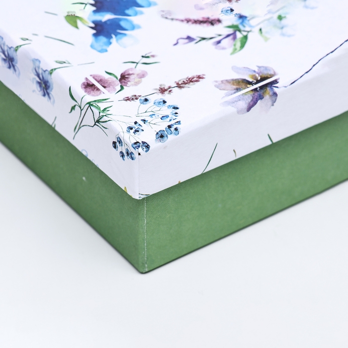 Подарочная коробка квадратная "Цветы",13,5 х 13,5 х 5 см