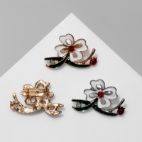 Брошь &laquo;Цветок&raquo; с двумя листьями, цвет МИКС (неделимая фасовка 12 шт., цена за шт.)