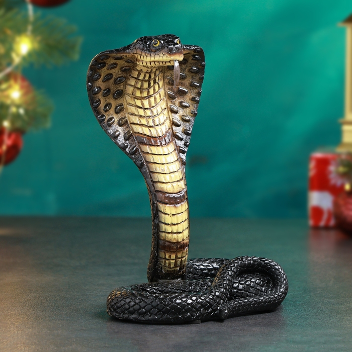 Фигура "Королевская кобра" 14х8х17см, цветная