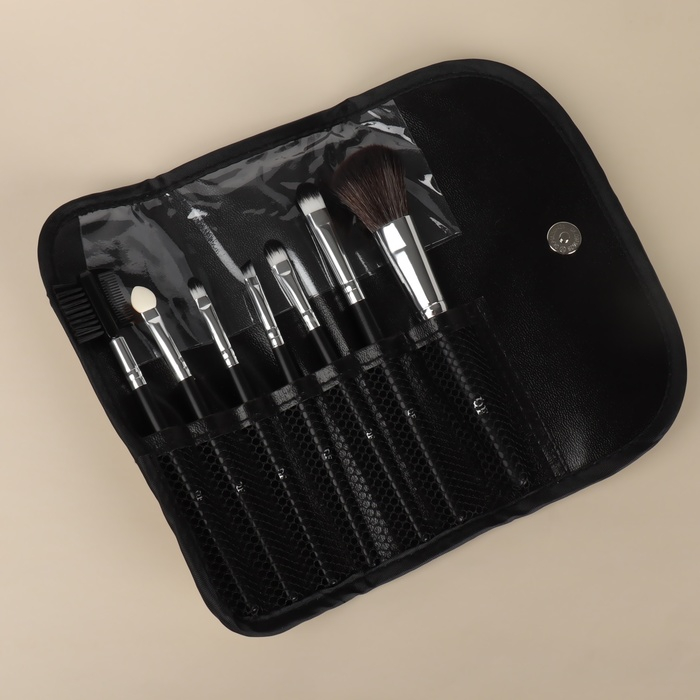 Набор кистей для макияжа &laquo;Вензель&raquo;, 7 предметов, чехол на кнопке, цвет золотистый/чёрный