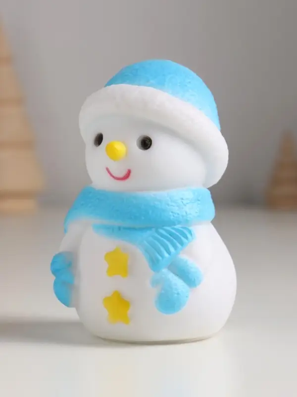 Фигурка светящаяся RISALUX &laquo;Снеговик в голубом&raquo; LED, 3хAG10 7,5х5,5х10 см