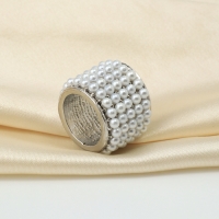 Муфта для платка &laquo;Жемчужинка&raquo;, цвет белый в серебре