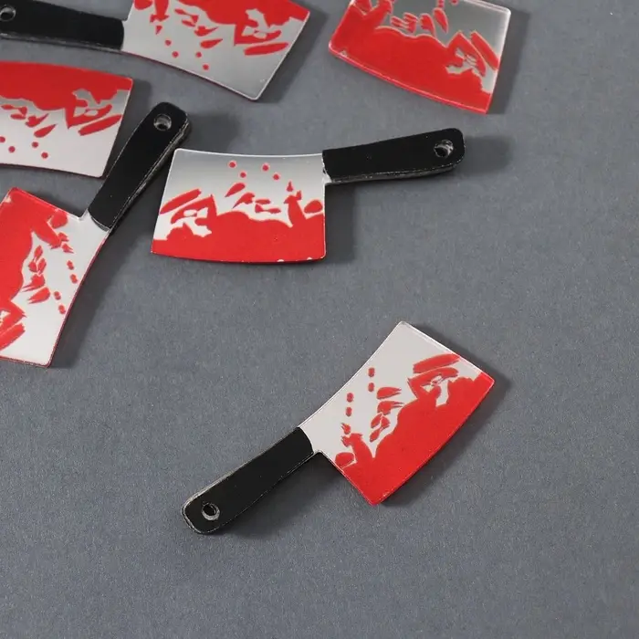 Декор для творчества акрил зеркальный "Окровавленный тесак" 4,6х1,6х0,4 см