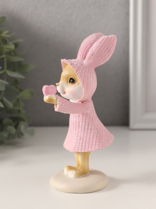Сувенир полистоун "Зайка в вязаном розовом платьице, сердечко в лапке" 7,5х5,5х13,5 см