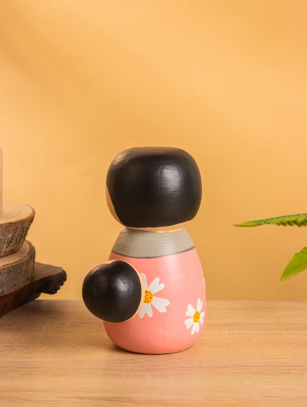 Деревянная кукла кокеши "Юи Комори" 11х9х14 см