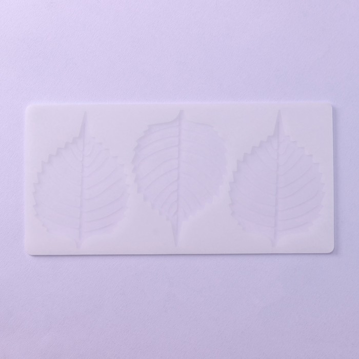 Форма для шоколада &laquo;Тополиный лист&raquo;, силикон, 3 ячейки, 23&times;11&times;0,3 см, цвет белый