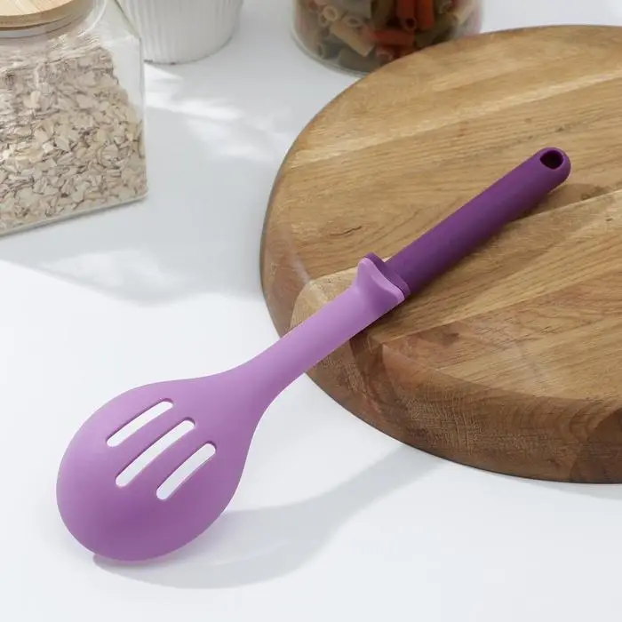 Ложка кулинарная с прорезями Доляна &laquo;Мегара&raquo;, 29 см, цвет фиолетовый