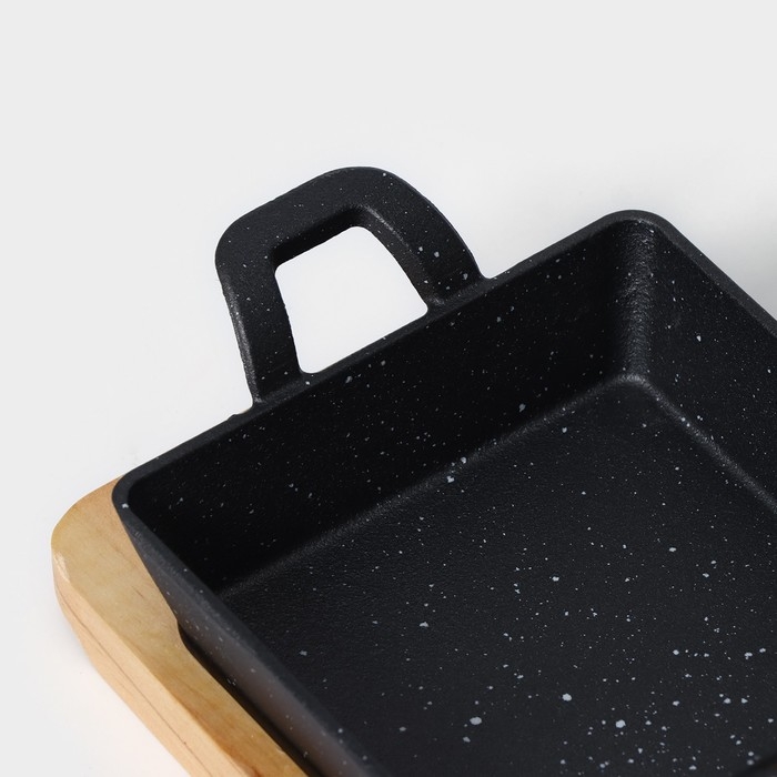 Сковорода чугунная &laquo;Ночь&raquo;, 18,5&times;12,5&times;5,2 см, на деревянной подставке