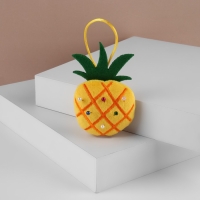 Игольница с петлёй &laquo;Ананас&raquo;, 6,5 &times; 6,5 &times; 3 см, цвет жёлтый