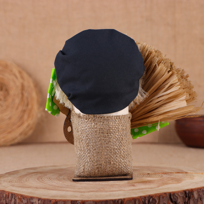 Оберег-домовой "Кузя в кепке, с метлой и подковой", 23х25х13 см МИКС