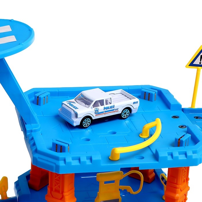 Парковка &laquo;Полицейский участок&raquo;, с металлическими машинками и вертолётом