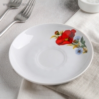 Блюдце фарфоровое &laquo;Маки красные&raquo;, d=15 см, цвет белый