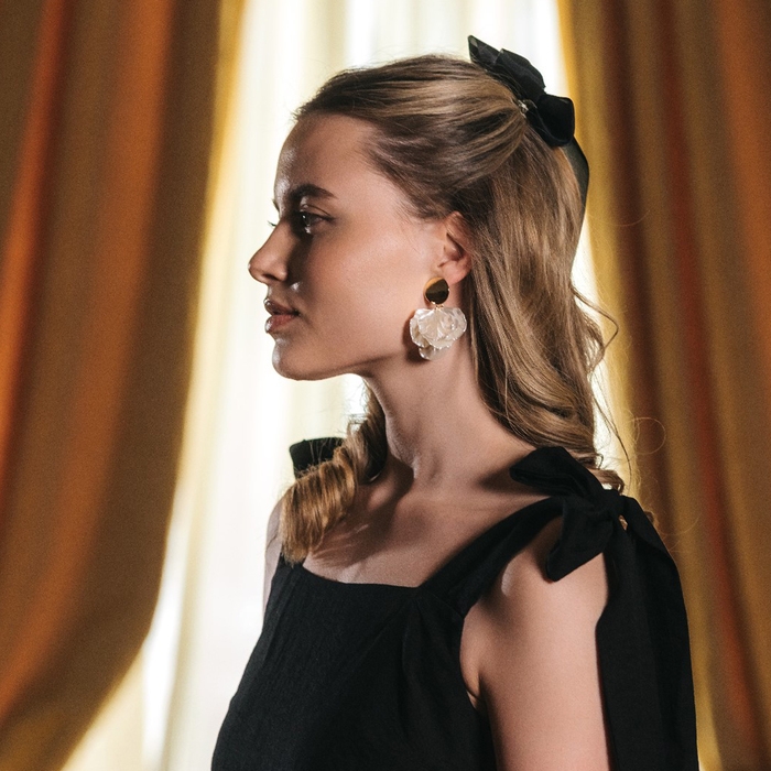 Клипсы «Ветерок», цвет белый в золоте Клипсы «Ветерок», цвет белый в золоте