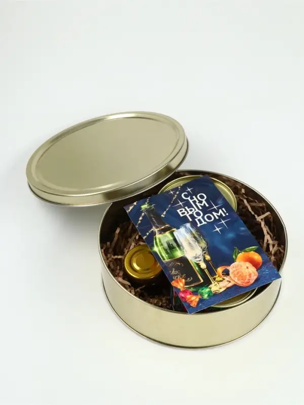 Подарочный набор в железной банке чай, монпансье, варенье, открытка &laquo;С Новым годом, Кремль&raquo;   108948