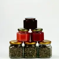 Подарочный набор новогодний &laquo;Уютного года&raquo; варенье с шишками, крем-мед 2 шт, чай в банке 3 шт   1087