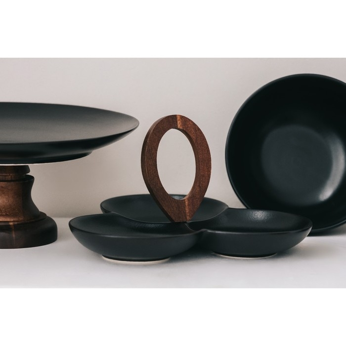 Менажница фарфоровая 3 ячейки Magistro &laquo;Галактика&raquo;, 24,5&times;24,5&times;13,5 см, цвет чёрный