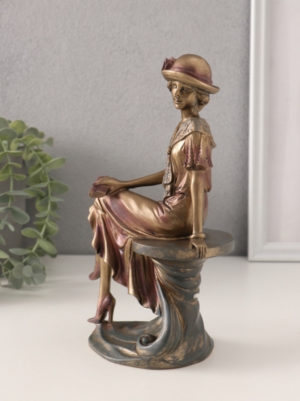 Сувенир полистоун "Леди в шляпке-котелке с цветком" бронзо-фиолетовый 13х8х21,5 см