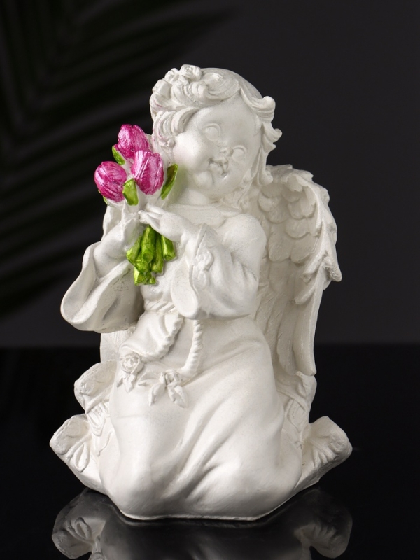 Фигура "Ангел с букетиком" 15х8х9 см, цвет перламутр