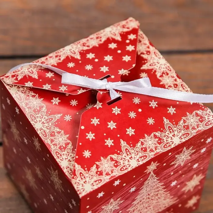 Коробка складная, подарочная новогодняя &laquo;С Новым годом и Рождеством&raquo; 12&times;12&times;12 см