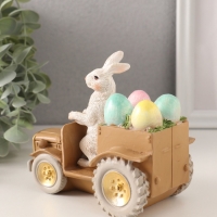 Сувенир полистоун "Заяц-тракторист с пасхальными яичками в кузове" 11,5х6,5х12 см
