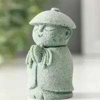 Сувенир песчаник "Маленький монах - молитва" 3,7х3,8х6,7 см