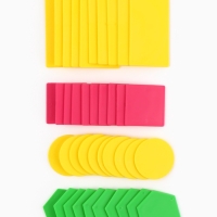 Касса цифр и счетных материалов, 132 элемента. Цвет МИКС   "Монстрик"