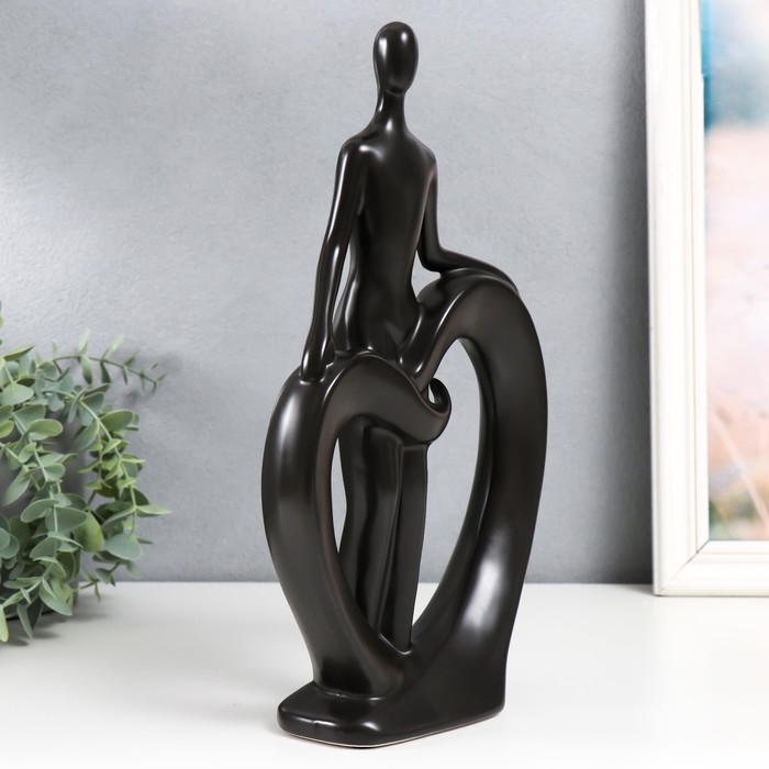 Сувенир керамика "Человек и сердце" чёрный 7х18х31,5 см