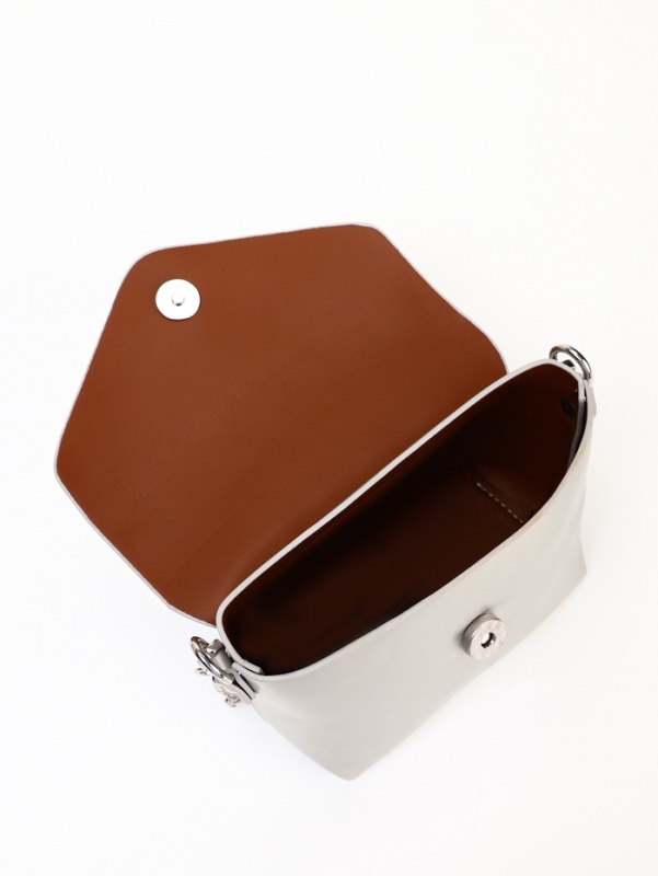 Сумка женская, 27*7*12, отд на молнии, длин ремень, серебро