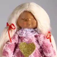 Кукла интерьерная "Малышка с хвостиками в розовом платье с сердцем" 14х8,5х32 см