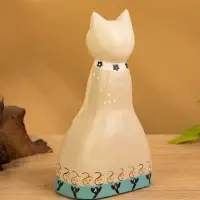 Сувенир дерево "Белая кошка в бежевом платье" 9х5х15,5 см