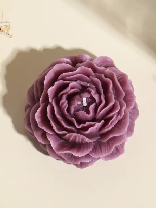 Свеча декоративная "Пион" фиолет d=7,5 см 8,2х8,2х4,4 см