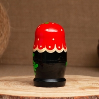 Матрёшка &laquo;Земляничка&raquo;, красный платок, 3 кукольная, 10-12 см