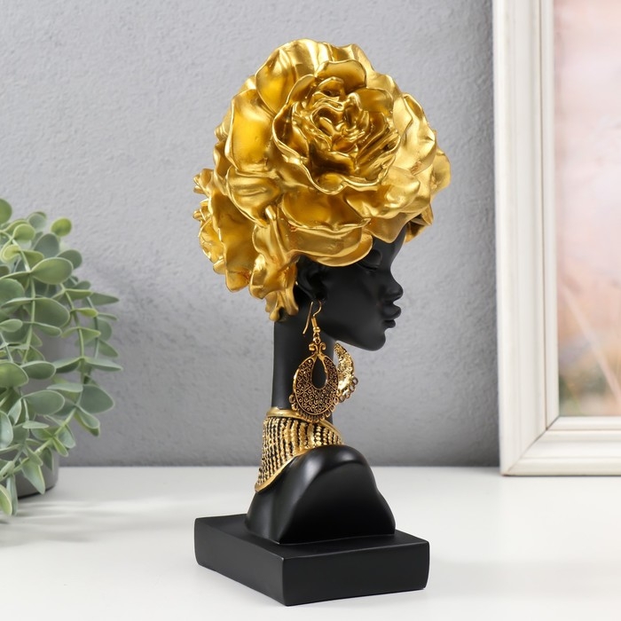 Сувенир полистоун "Африканка с золотыми розами в волосах, с ожерельем" чёрный 24х10х11 см