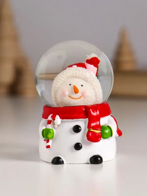 Сувенир полистоун водяной шар "Дед Мороз/Снеговик шар на голове" МИКС 6,8х5х5 см