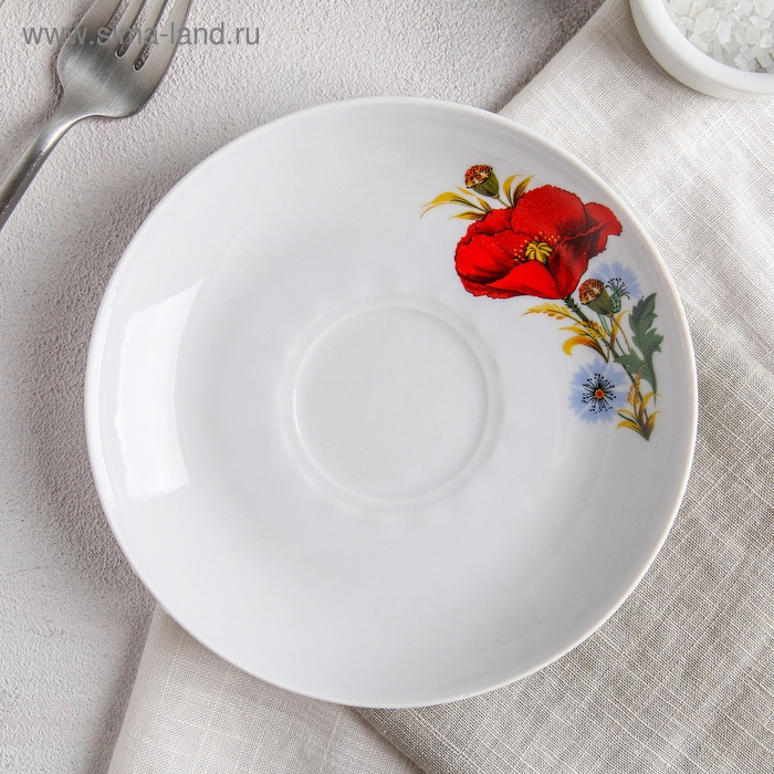 Блюдце фарфоровое &laquo;Маки красные&raquo;, d=15 см, цвет белый