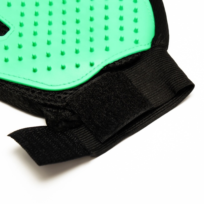 Перчатка-щетка для шерсти на левую руку из неопрена с удлиненными зубчиками, зелёная