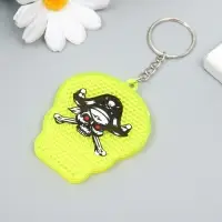 Брелок пластик светоотражающий катафот "Череп пирата" 5х5,5 см