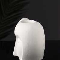 Фигурное кашпо "Девушка с цветком" 11х10 см