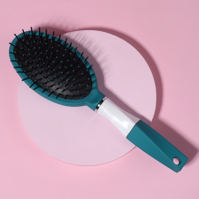 Расчёска массажная, прорезиненная ручка, 7 &times; 25 см, цвет зелёный/белый