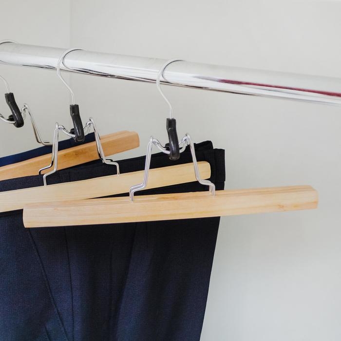 Вешалка для брюк и юбок Доляна, 25&times;16,5 см, зажим, цвет светлое дерево