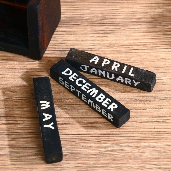 Сувенир календарь &laquo;Абориген с компьютером&raquo;, 15&times;11&times;10 см, дерево