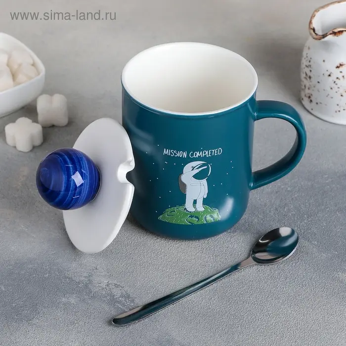 Кружка керамическая с крышкой и ложкой &laquo;Космонавт&raquo;, 350 мл, рисунок МИКС