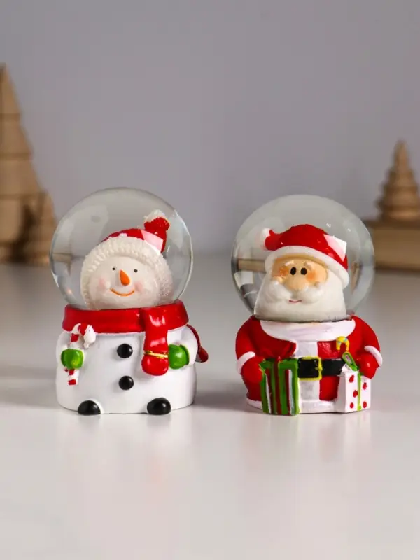 Сувенир полистоун водяной шар "Дед Мороз/Снеговик шар на голове" МИКС 6,8х5х5 см