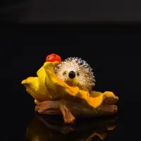 Фигура "Ежик с божьей коровкой" 3.7х6х6.5 см