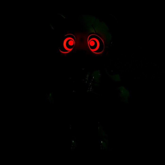 Робот &laquo;Пэнди&raquo;, запись голоса, реагирует на прикосновение, световые и звуковые эффекты, металлический